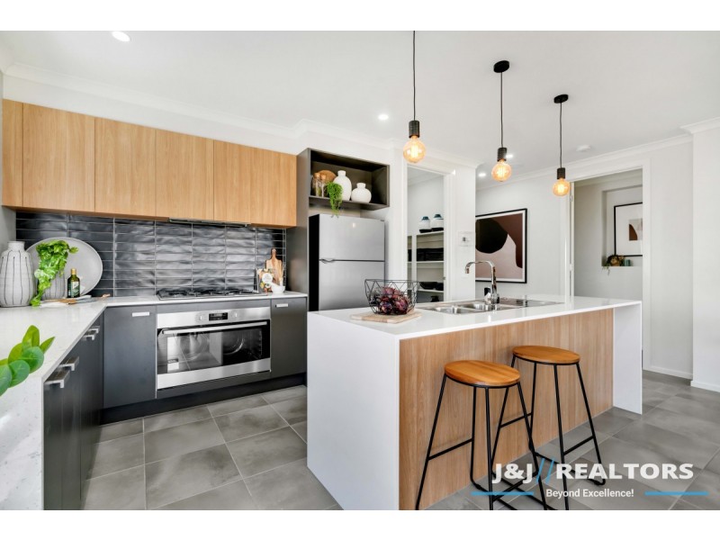 12 Waterman Drive, Clyde VIC 3978
