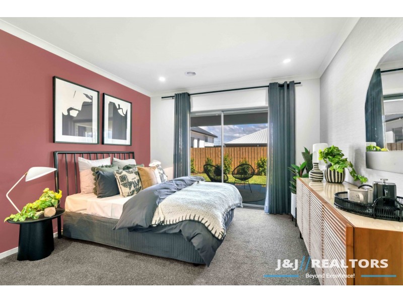 12 Waterman Drive, Clyde VIC 3978
