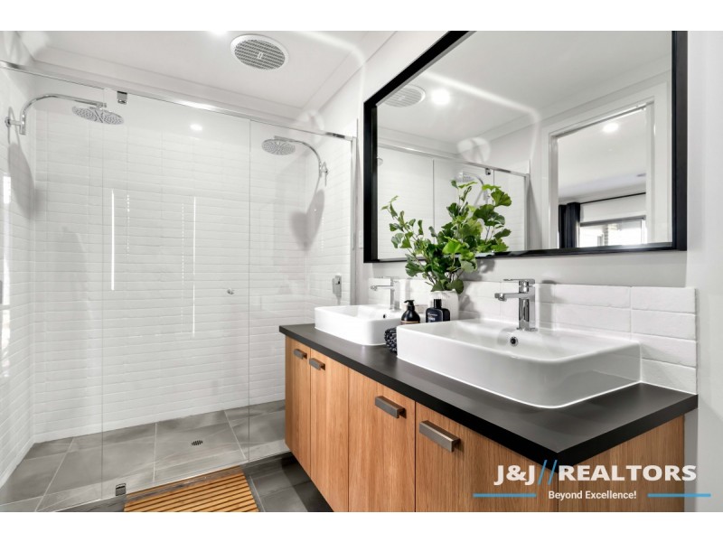 12 Waterman Drive, Clyde VIC 3978