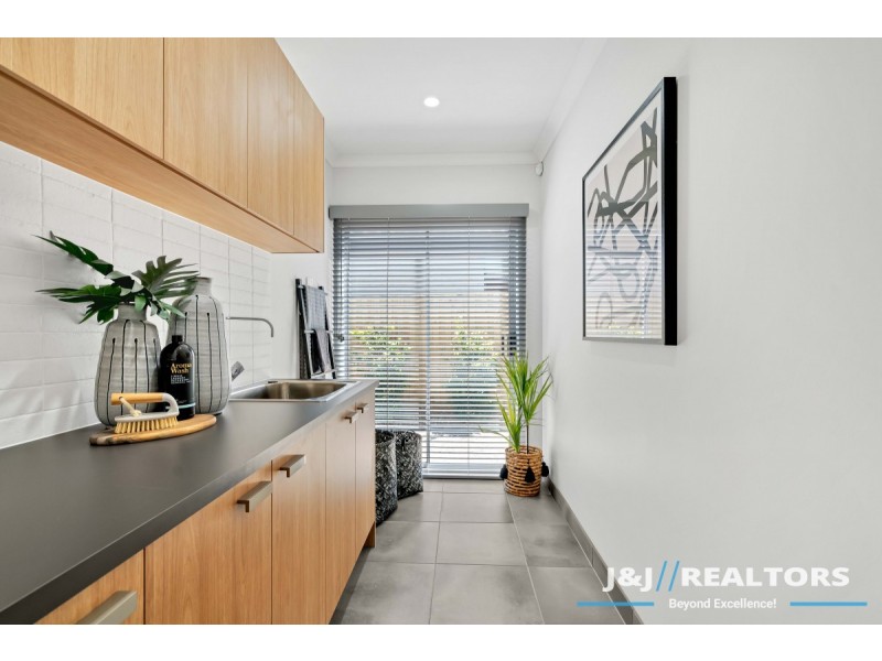 12 Waterman Drive, Clyde VIC 3978