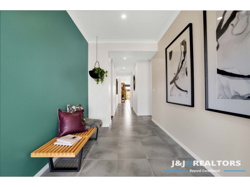 12 Waterman Drive, Clyde VIC 3978