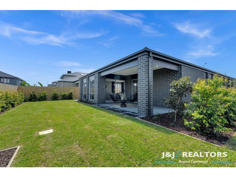 12 Waterman Drive, Clyde VIC 3978