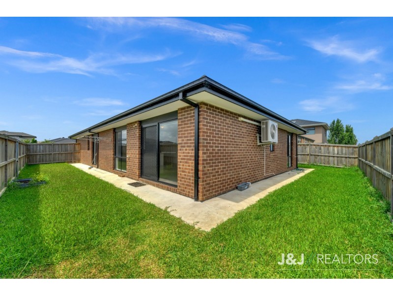 2 Elmtree Crescent, Clyde North VIC 3978