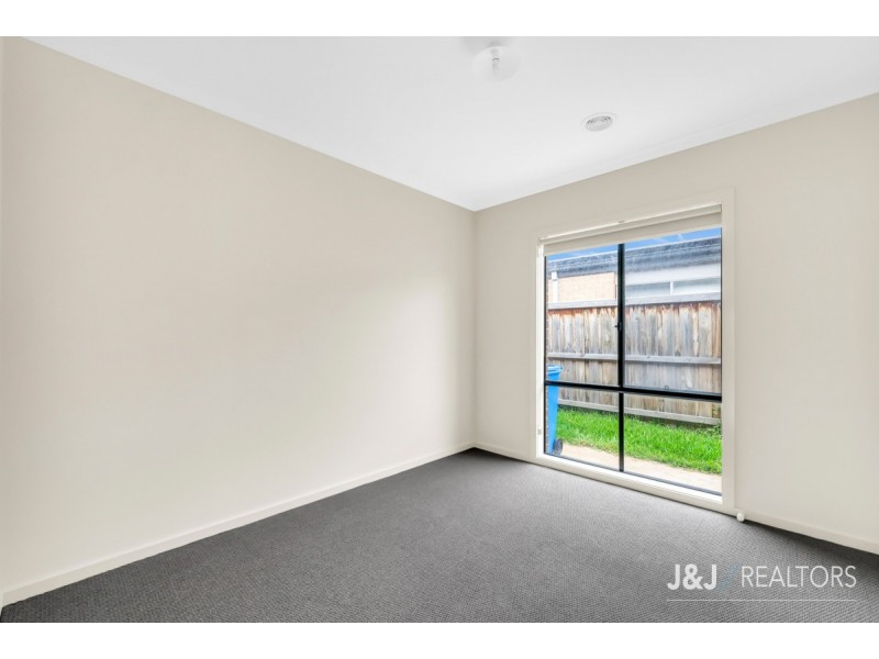 2 Elmtree Crescent, Clyde North VIC 3978