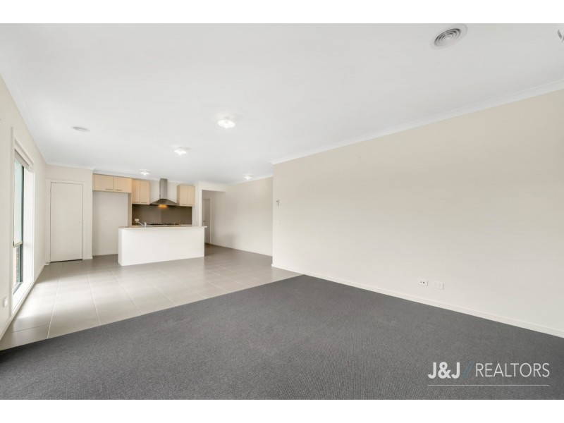 2 Elmtree Crescent, Clyde North VIC 3978