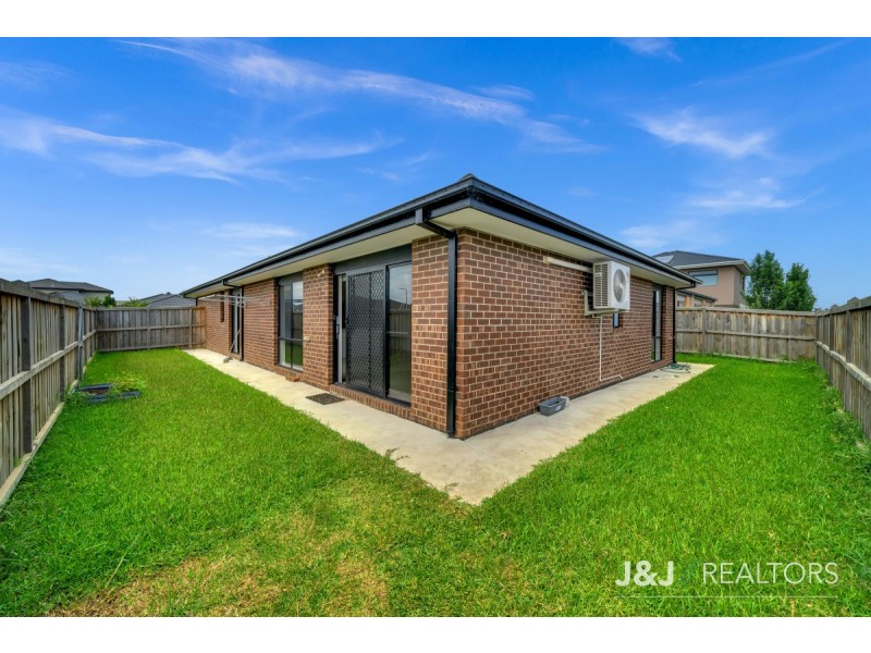 2 Elmtree Crescent, Clyde North VIC 3978