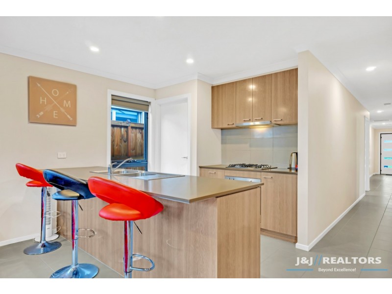 40 Jackwood Drive, Clyde North VIC 3978