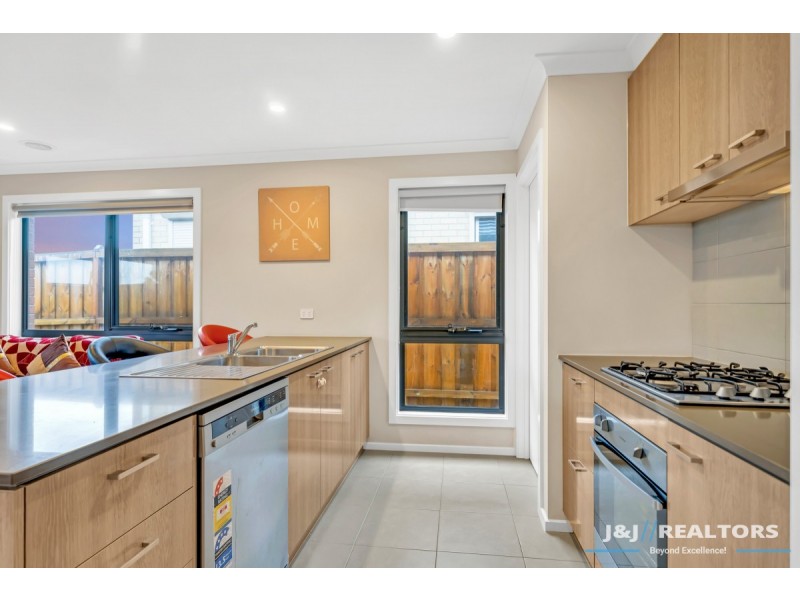 40 Jackwood Drive, Clyde North VIC 3978