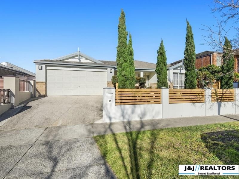 11 GOLDEN GROVE Drive, Narre Warren South VIC 3805