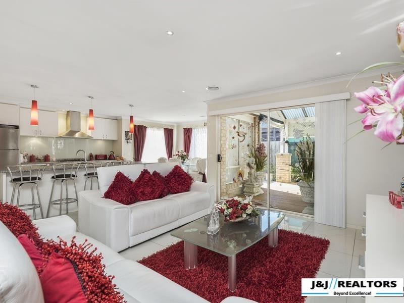 11 GOLDEN GROVE Drive, Narre Warren South VIC 3805