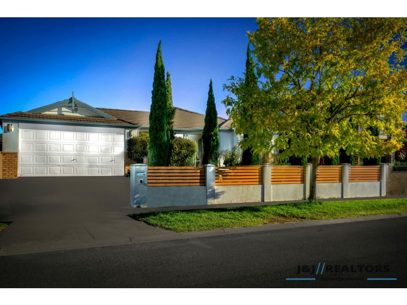 11 Goldengrove Drive, Narre Warren South VIC 3805