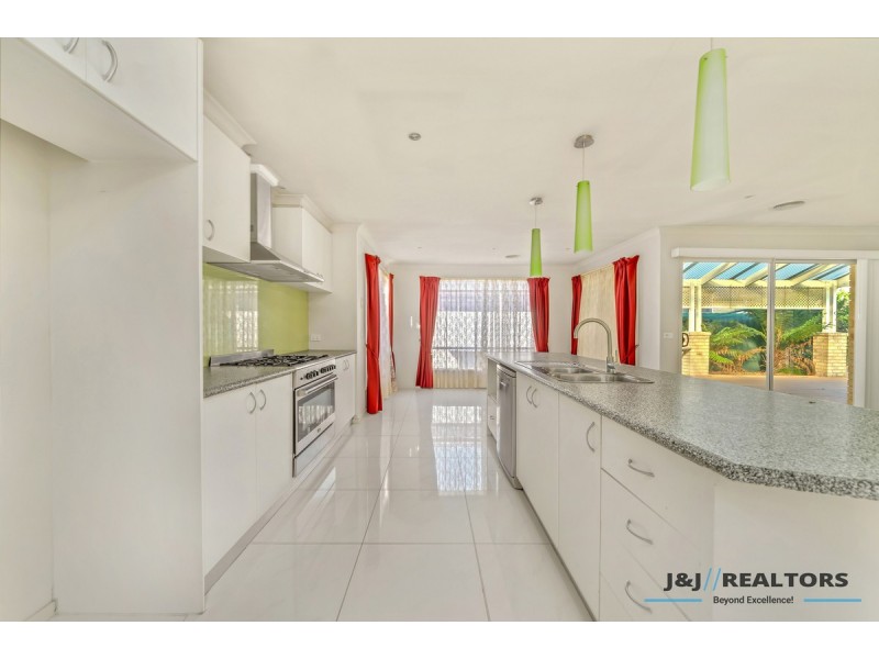 11 Goldengrove Drive, Narre Warren South VIC 3805