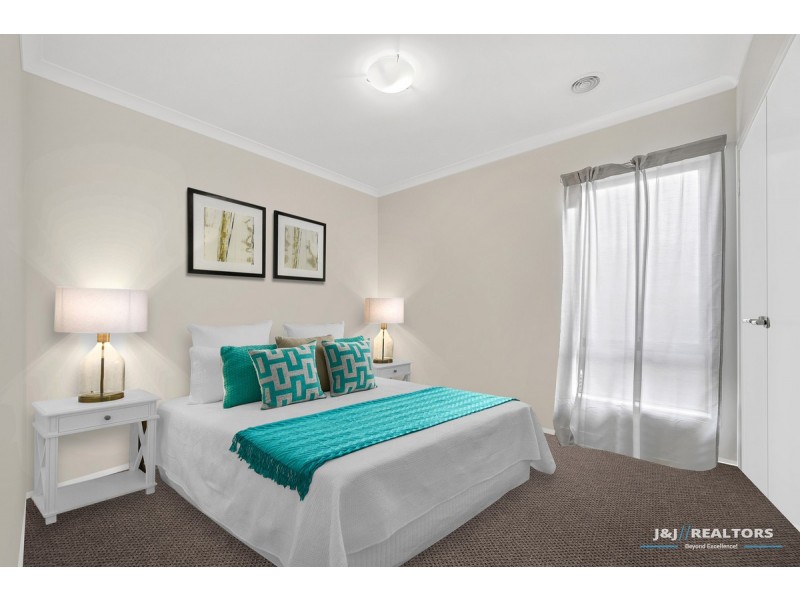 4 Bellhaven Circuit, Clyde North VIC 3978