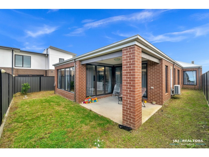 4 Bellhaven Circuit, Clyde North VIC 3978