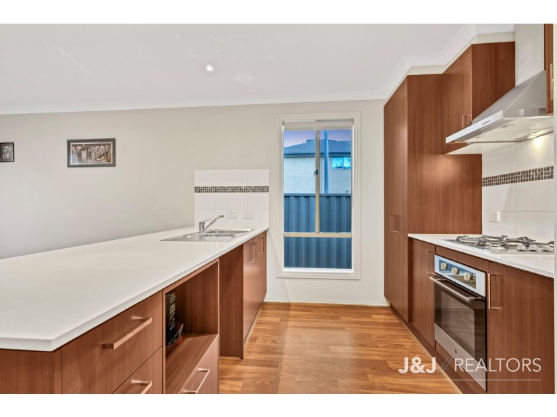 10 Pedigree Grove, Cranbourne East VIC 3977