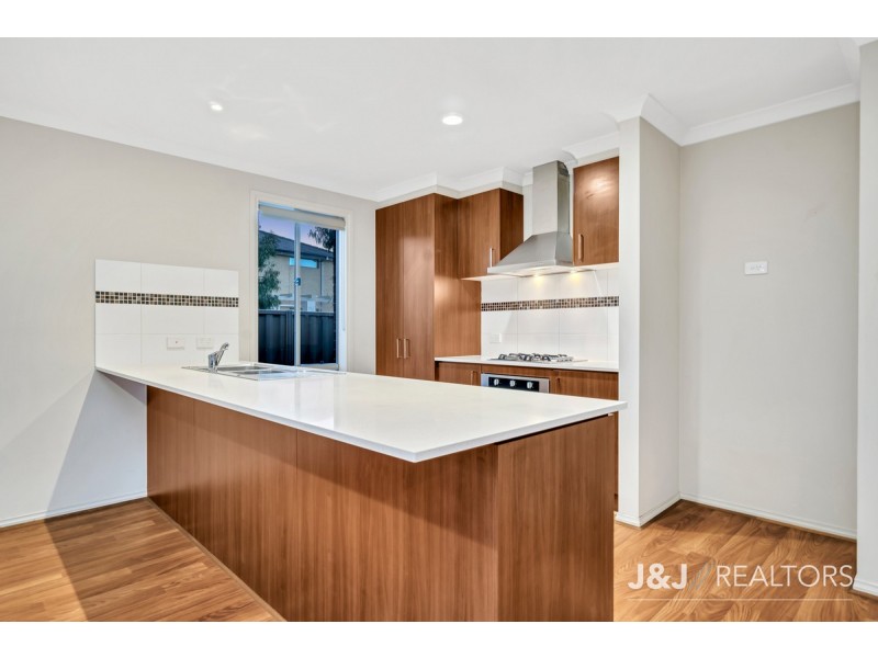 10 Pedigree Grove, Cranbourne East VIC 3977