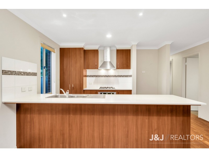 10 Pedigree Grove, Cranbourne East VIC 3977