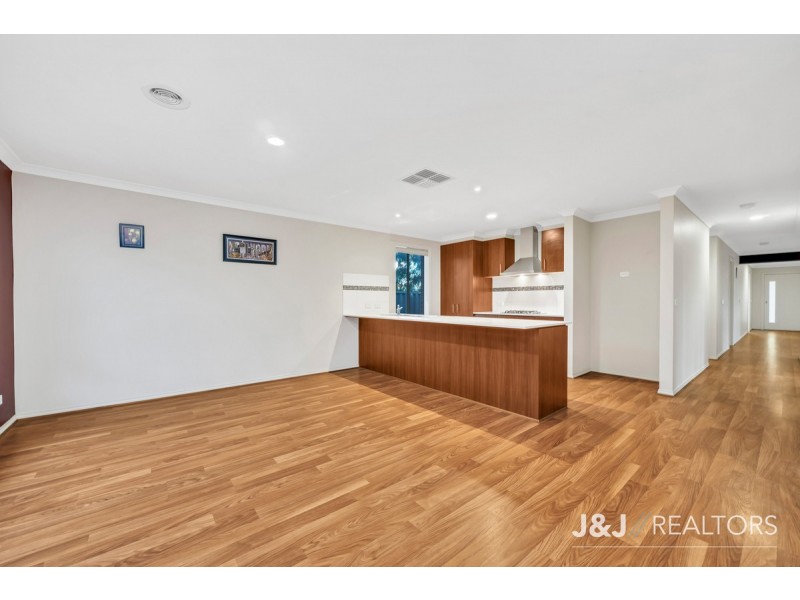 10 Pedigree Grove, Cranbourne East VIC 3977