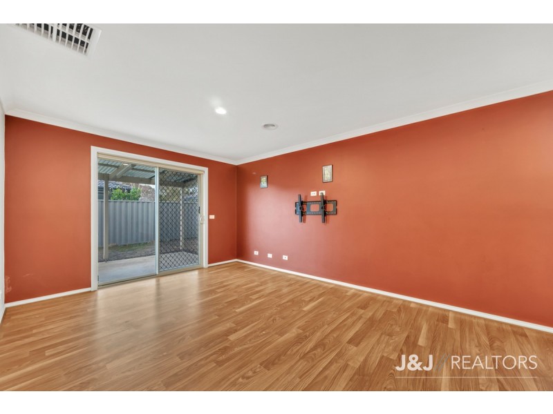 10 Pedigree Grove, Cranbourne East VIC 3977