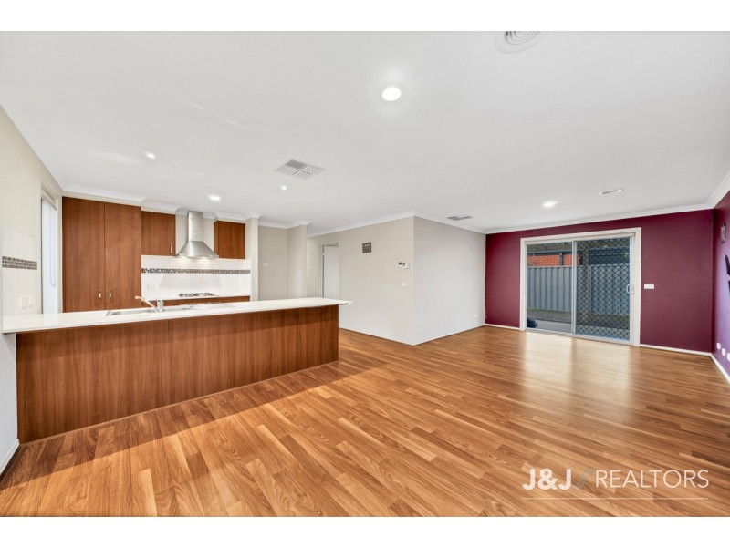 10 Pedigree Grove, Cranbourne East VIC 3977