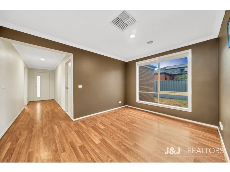 10 Pedigree Grove, Cranbourne East VIC 3977