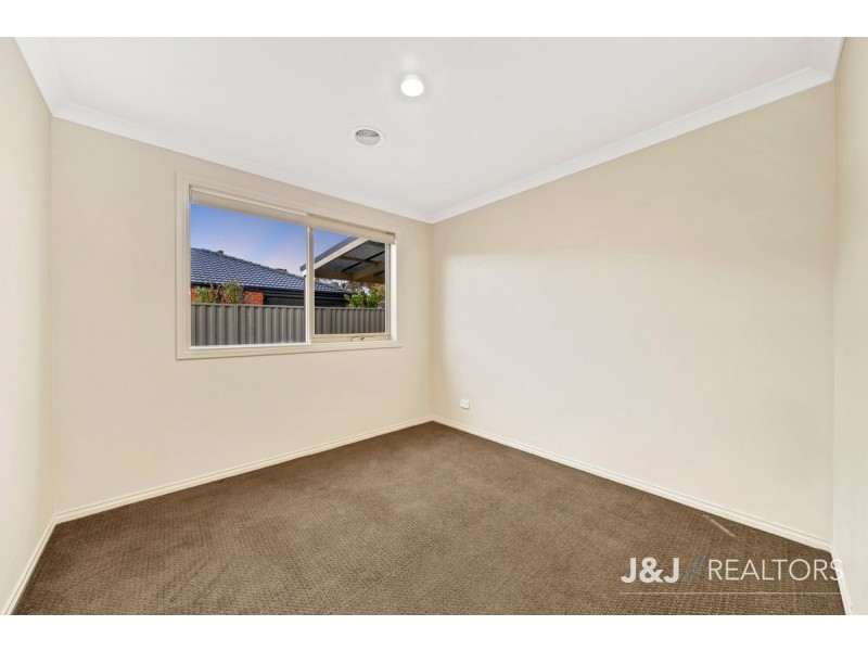 10 Pedigree Grove, Cranbourne East VIC 3977