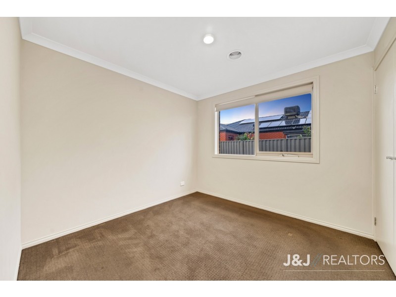 10 Pedigree Grove, Cranbourne East VIC 3977