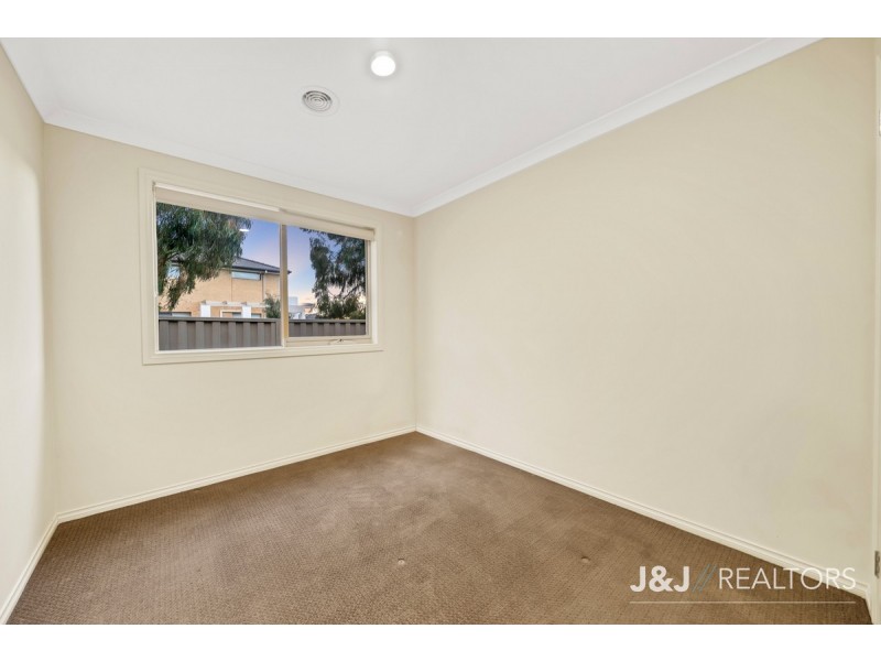 10 Pedigree Grove, Cranbourne East VIC 3977