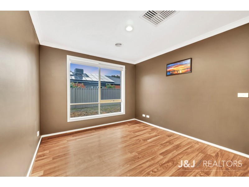 10 Pedigree Grove, Cranbourne East VIC 3977