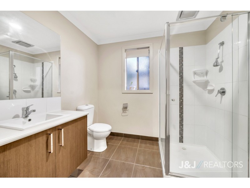 10 Pedigree Grove, Cranbourne East VIC 3977