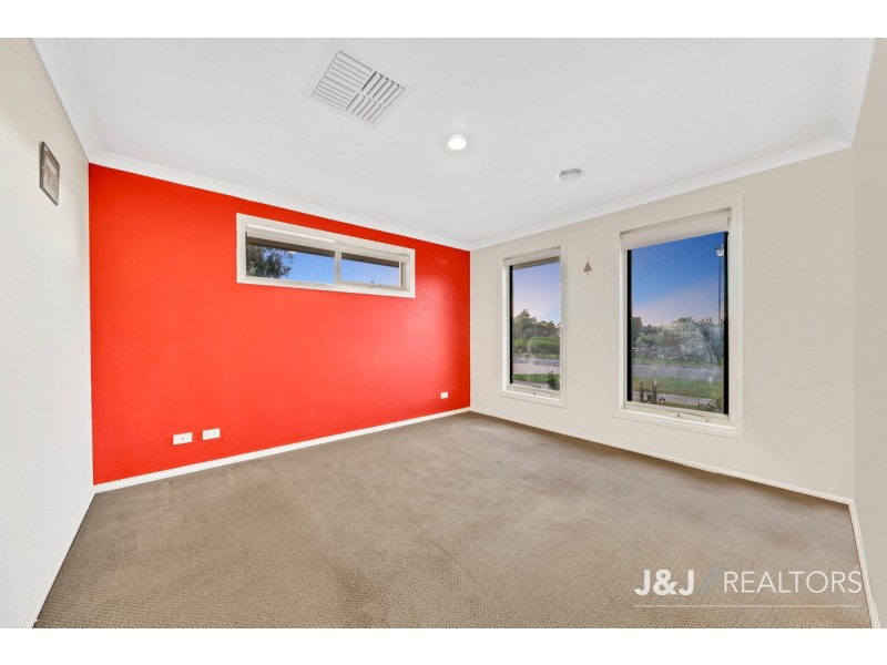 10 Pedigree Grove, Cranbourne East VIC 3977