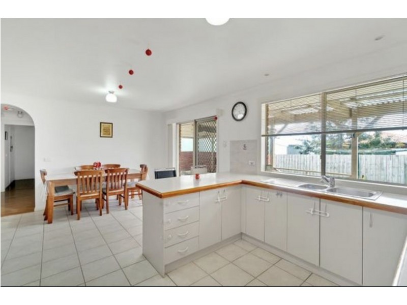 11 Pater Close, Narre Warren VIC 3805