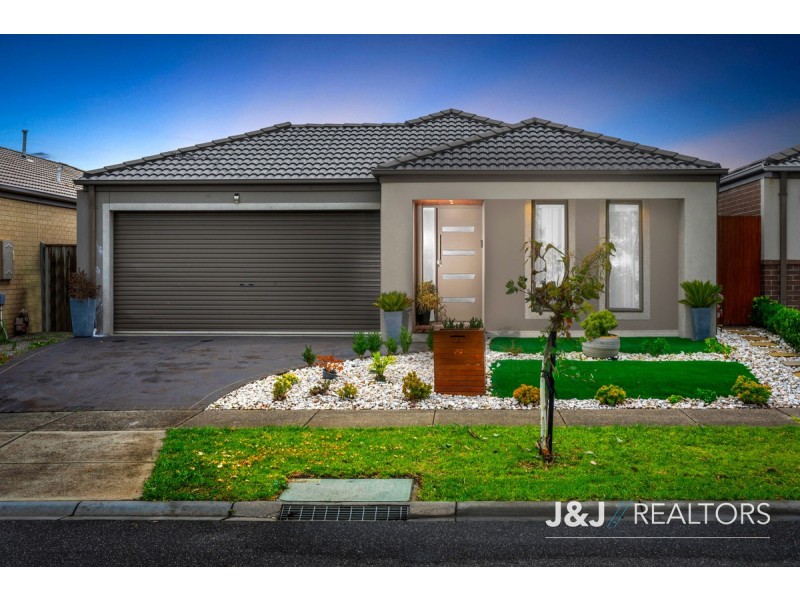 8 Sutton Rise, Cranbourne North VIC 3977