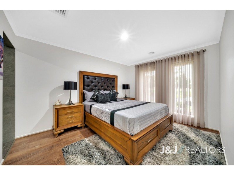 8 Sutton Rise, Cranbourne North VIC 3977