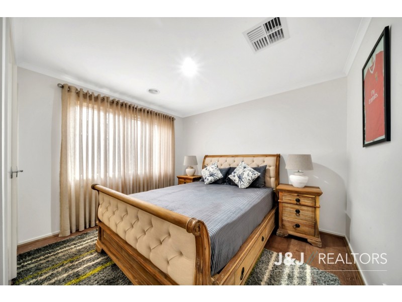 8 Sutton Rise, Cranbourne North VIC 3977