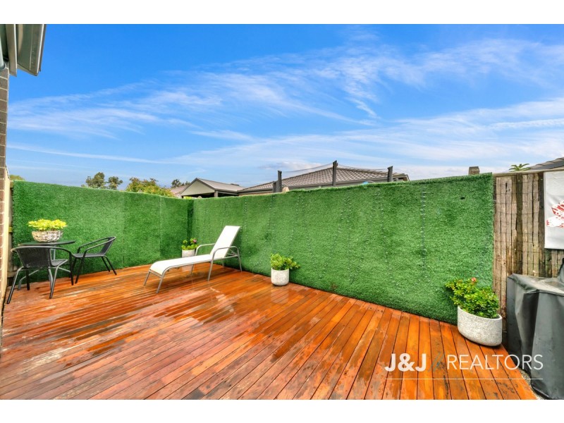 8 Sutton Rise, Cranbourne North VIC 3977
