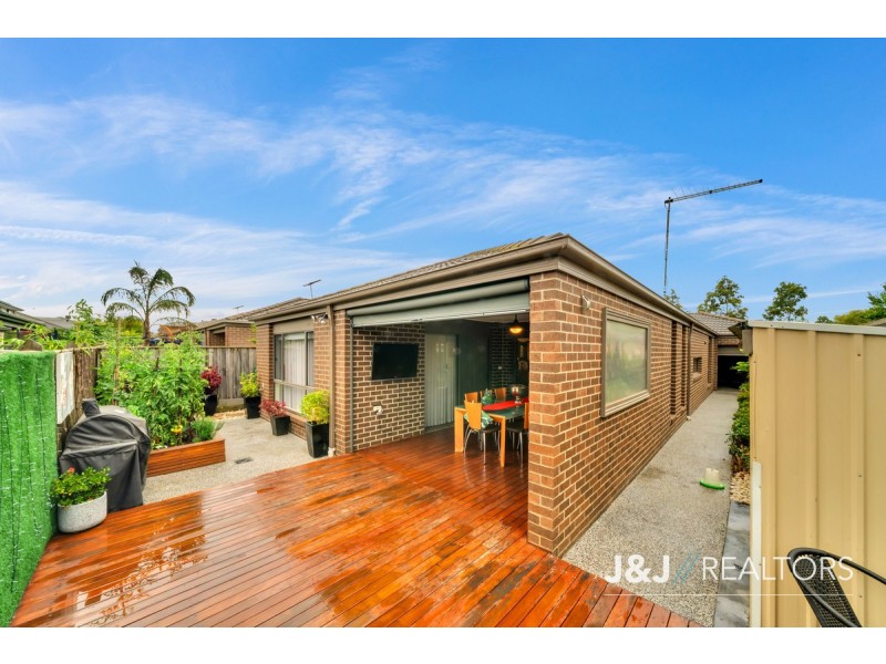 8 Sutton Rise, Cranbourne North VIC 3977