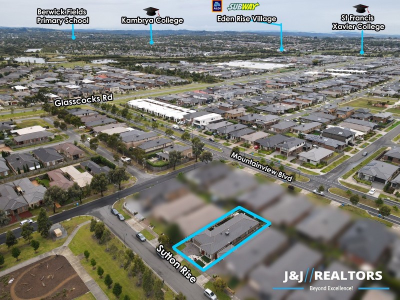 8 Sutton Rise, Cranbourne North VIC 3977