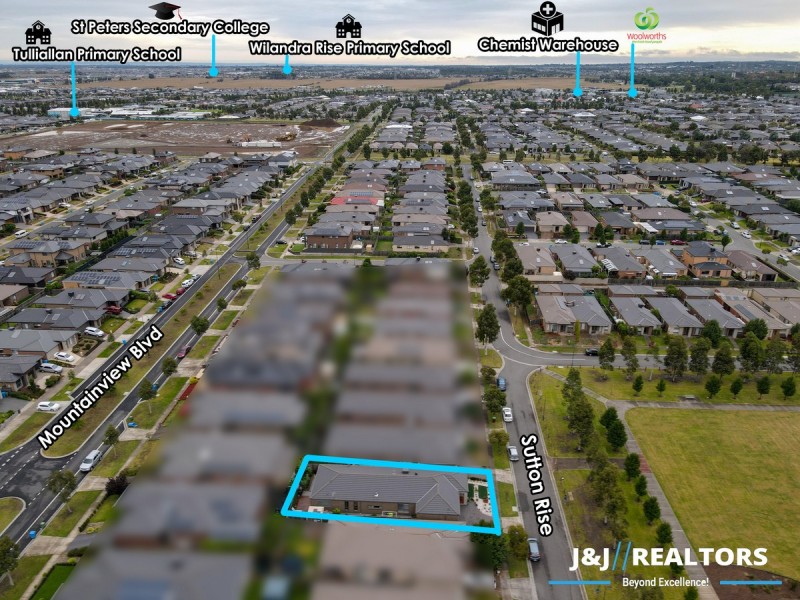 8 Sutton Rise, Cranbourne North VIC 3977