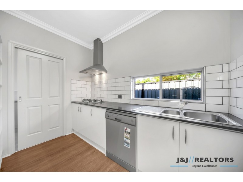 122 Heather Grove, Clyde North VIC 3978