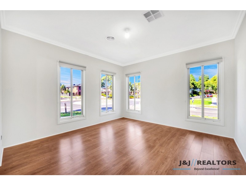 122 Heather Grove, Clyde North VIC 3978