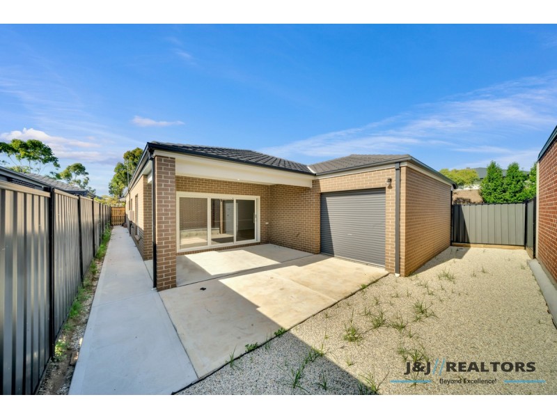 122 Heather Grove, Clyde North VIC 3978