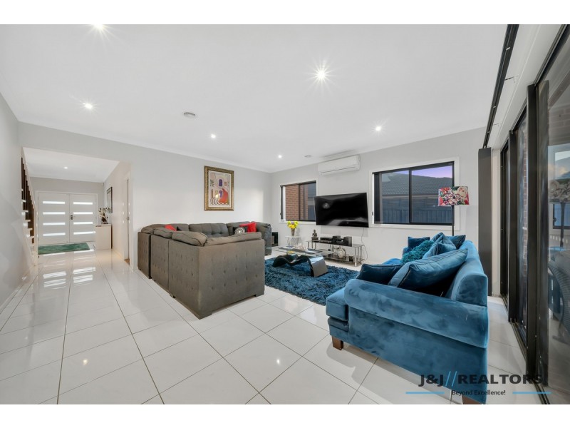 8 Cradle Avenue, Clyde VIC 3978