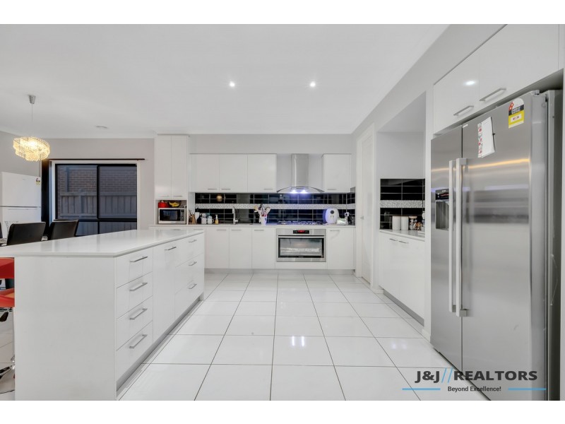 8 Cradle Avenue, Clyde VIC 3978