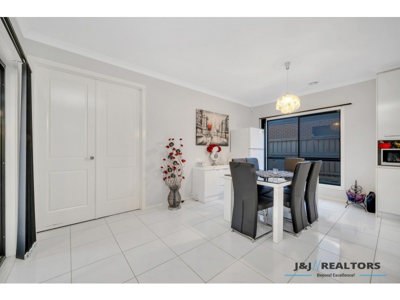 8 Cradle Avenue, Clyde VIC 3978