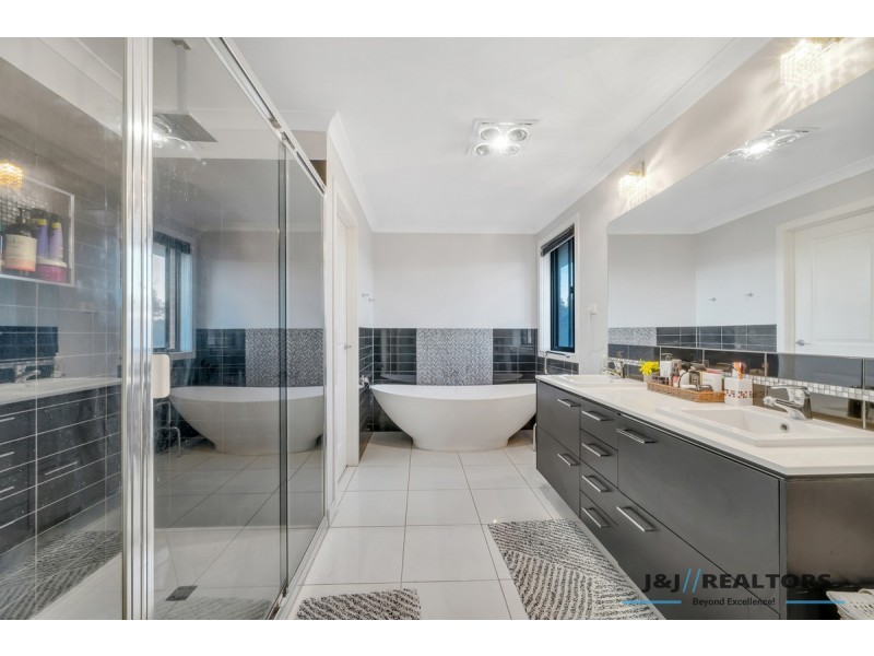 8 Cradle Avenue, Clyde VIC 3978