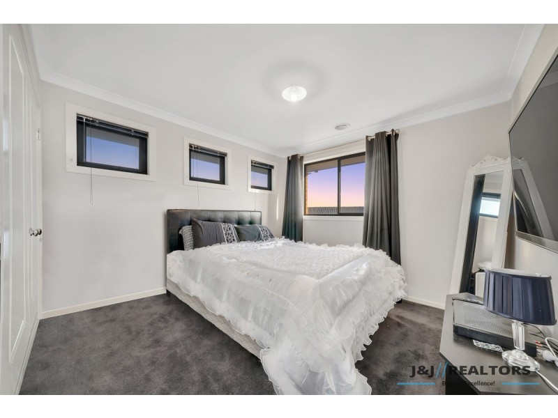 8 Cradle Avenue, Clyde VIC 3978