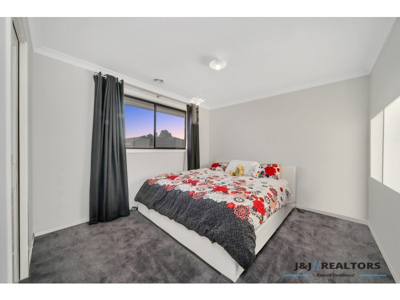 8 Cradle Avenue, Clyde VIC 3978