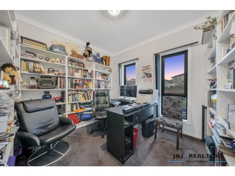 8 Cradle Avenue, Clyde VIC 3978