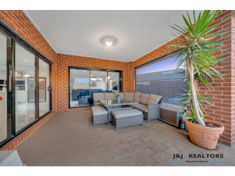 8 Cradle Avenue, Clyde VIC 3978